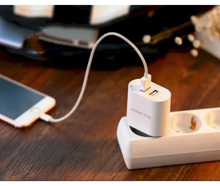 Фото - зарядний пристрій для телефону і планшета Зарядний пристрій UGREEN CD104 2xUSB 3.4A Charger білий